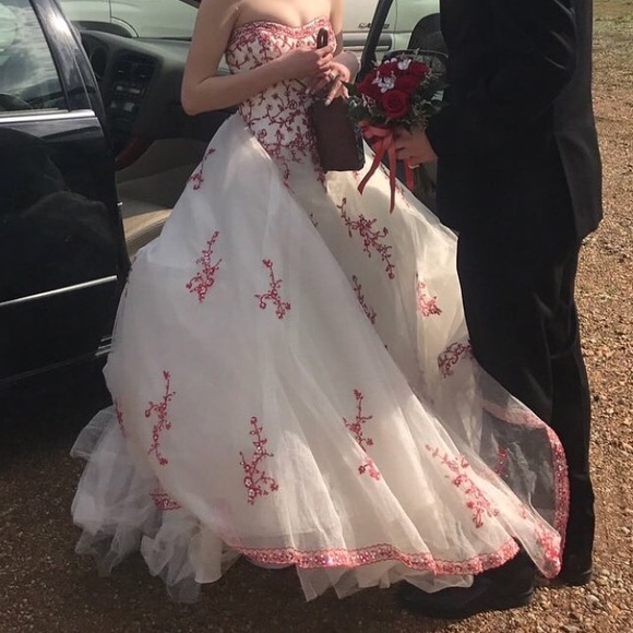 White Prom dress ball gown with red detail!! - Picture 2 of 3
